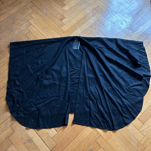 C by Bloomingdale’s Black Cashmere Shawl Wrap NWT - Picture 3 of 6